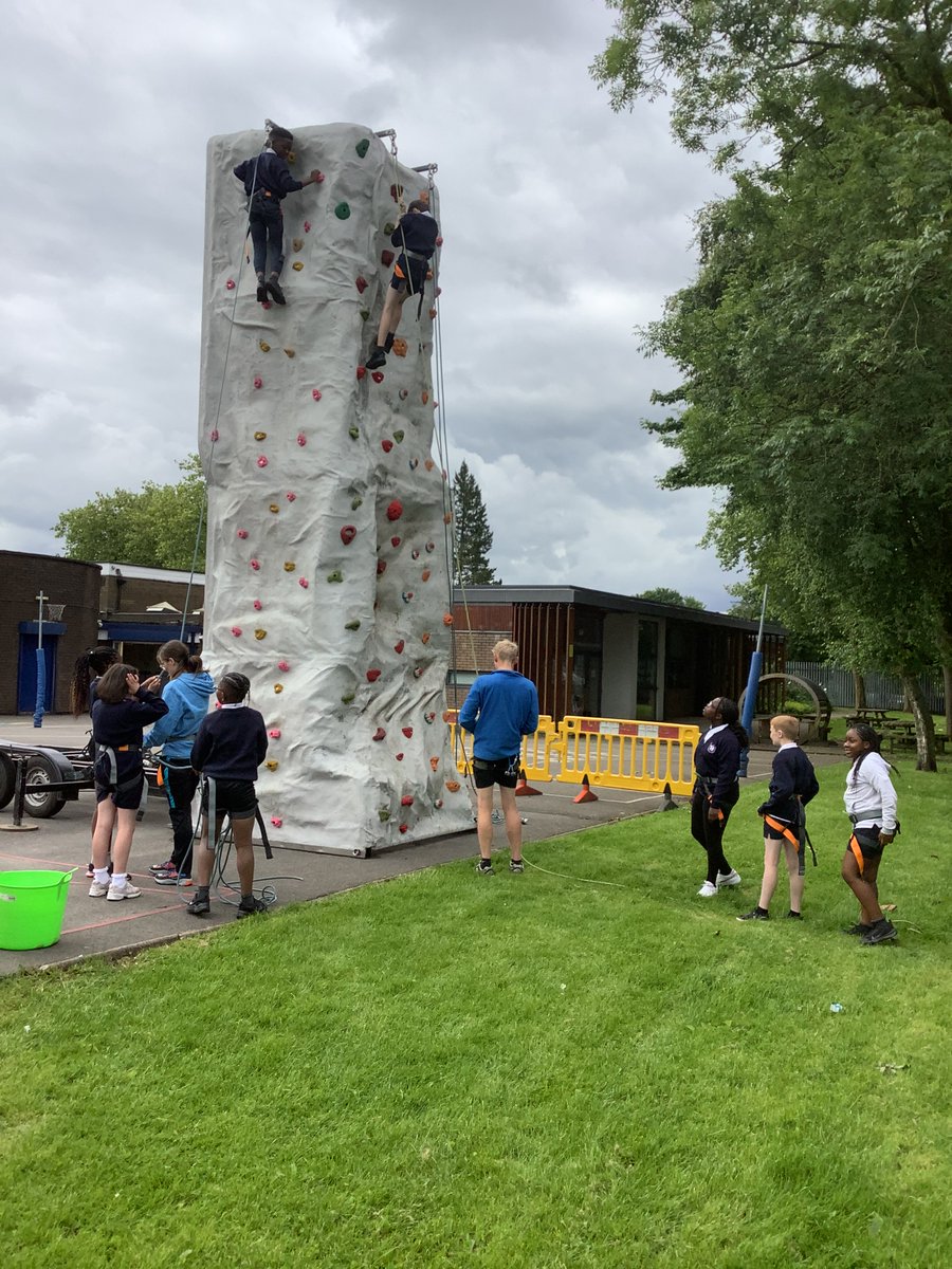 CE School of the Resurrection tweet media