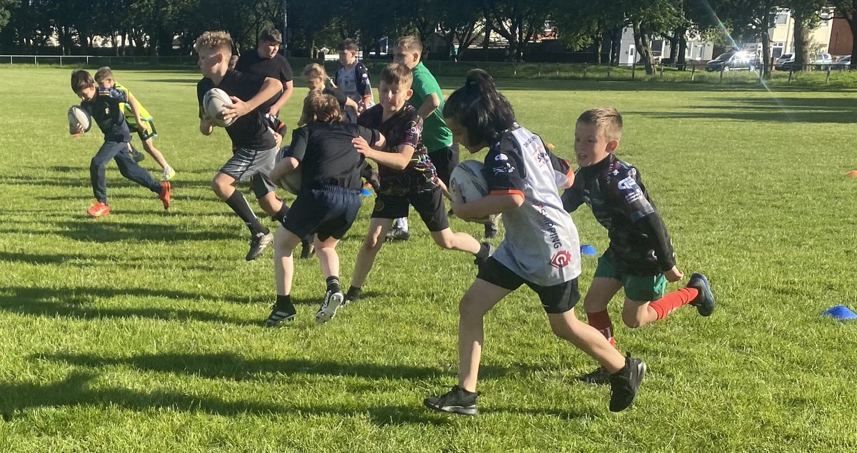 DRA_Community's tweet photo. Another new “Give Rugby A Try” project started working with @PillHarriersRFC funded by Pill Unity
Whether you’ve played before or brand new to rugby, come and join the fun,it’s all free,active fun. See you all next week
@dragonsrugby
#offthestreet #dragonsfamily #WeAreGwentRugby https://t.co/g07AugxHGS