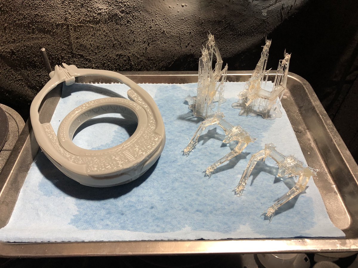 GeekToyLove's tweet photo. #printerbounty, finally circling back to reprint the Ori ship and this one came out great. Also a could of Drej fighters in clear resin to chase around the Valkyrie. Links to stls in comments https://t.co/p0NnKu1r1W
