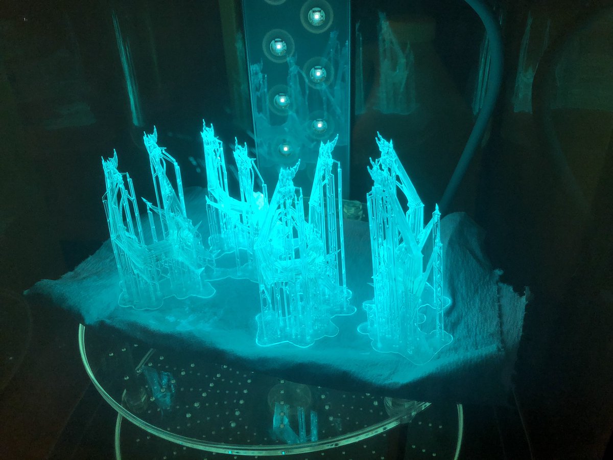 GeekToyLove's tweet photo. #printerbounty, finally circling back to reprint the Ori ship and this one came out great. Also a could of Drej fighters in clear resin to chase around the Valkyrie. Links to stls in comments https://t.co/p0NnKu1r1W