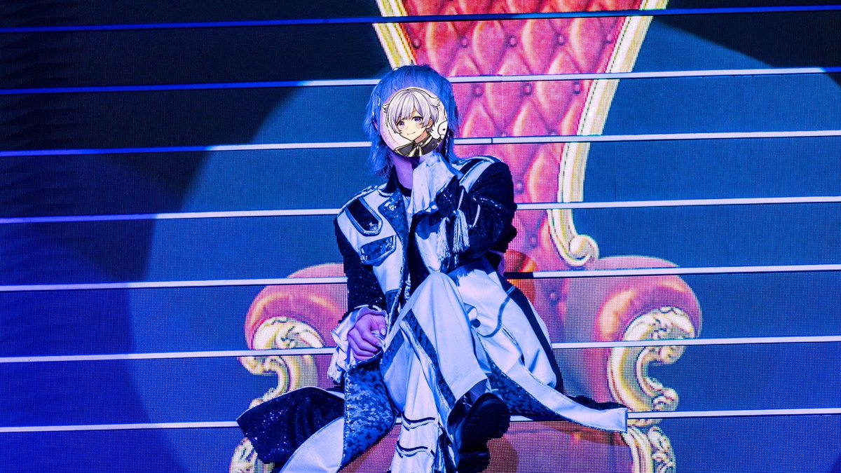 私はここまで成長しました見た人もやる ←幼稚園の頃 今→