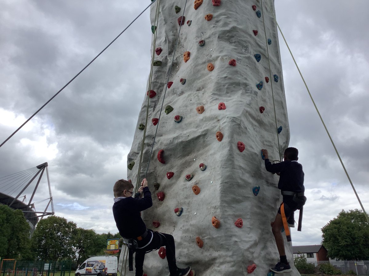 CE School of the Resurrection tweet media