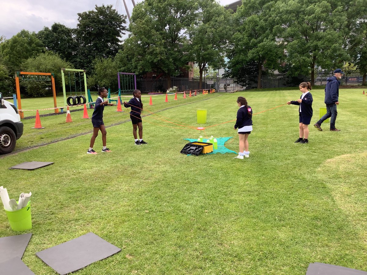 CE School of the Resurrection tweet media