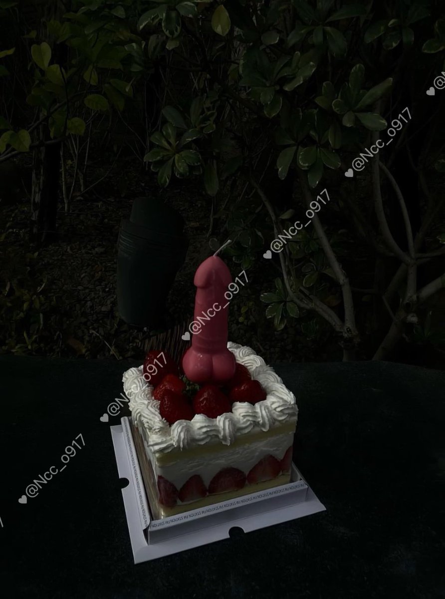 最棒的蛋糕 
我幫別人慶祝是真的讓壽星尷尬死