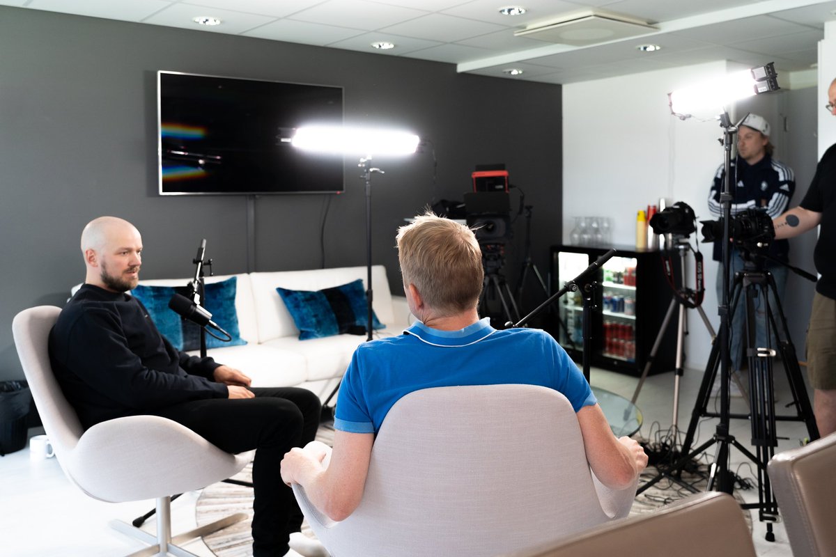 🎧▶️ Kuuntele Klubin Ytimessä -podcastin 1. jakso alla olevasta linkistä ja tilaa kanava.
open.spotify.com/episode/11gDyY…

ℹ️ Jakson aiheina muun muassa europpalaisen seurajoukkuefutiksen muutokset ja niiden vaikutukset Klubiin ja koko Suomifutikseen.

#HJK #Veikkausliiga #UCLfi