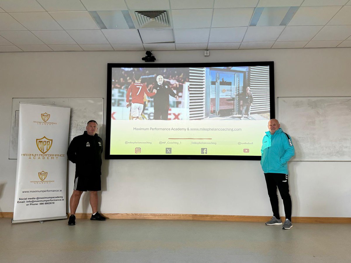maximumpacademy's tweet image. Fantastic night with Mike Phelan and Dave Horrocks .Brilliant insight  to evidence based anaylsis  that helps improve the player / team / performances . Plus the 25 tech / tactical component of CF  play .Followed by practical session on attacking play with DROGS U20 Squad 🙏🏻⚽️
