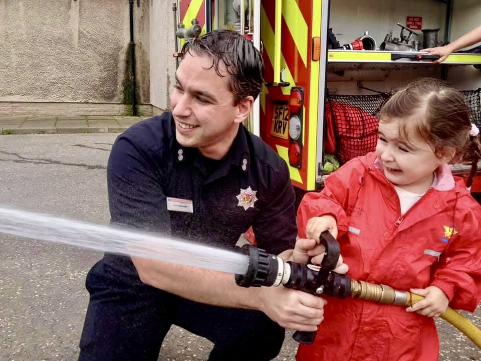iain_mcgarry's tweet photo. 10 years ago today. One of my favourite pictures with Daisy. https://t.co/iYgGC1ptF8