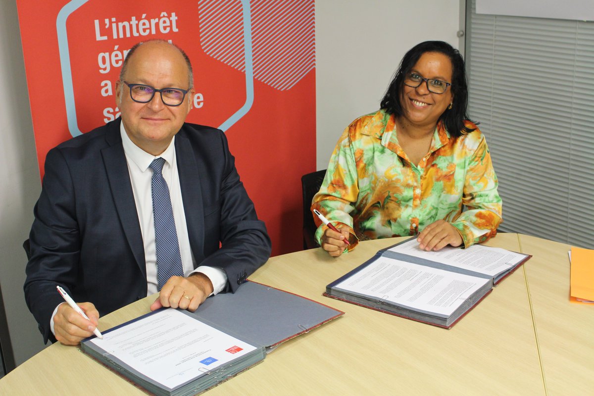 Très heureux d'avoir signé avec Maître UNN-TOC-MUSTIS, Présidente de la Chambre des notaires de Martinique Guyane, la convention Notaires et Territoires pour notamment un meilleur accès aux conseils des notaires
<a href="/BanqueDesTerr/">Banque des Territoires</a> @Bdt_AntGuyane