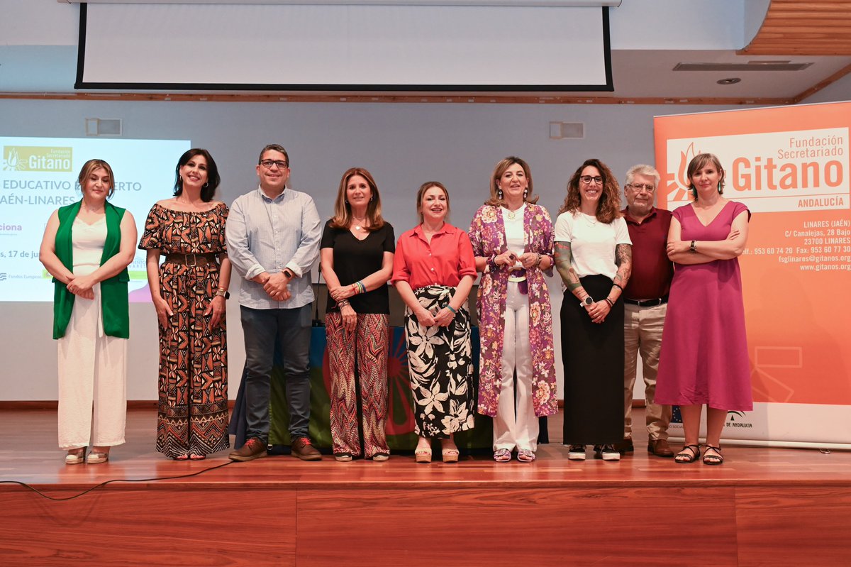 ⚪ FUNDACIÓN SECRETARIADO GITANO
FSG #Linares celebró el XI Encuentro Provincial de Estudiantes Gitanos, con el que finalizaron sus programas educativos este curso.

🔹 La alcaldesa <a href="/auxidelolmo/">Auxi del Olmo</a> puso en valor el trabajo y la labor de la entidad.

ℹ️ + INFO
facebook.com/share/p/MvqEBj…
