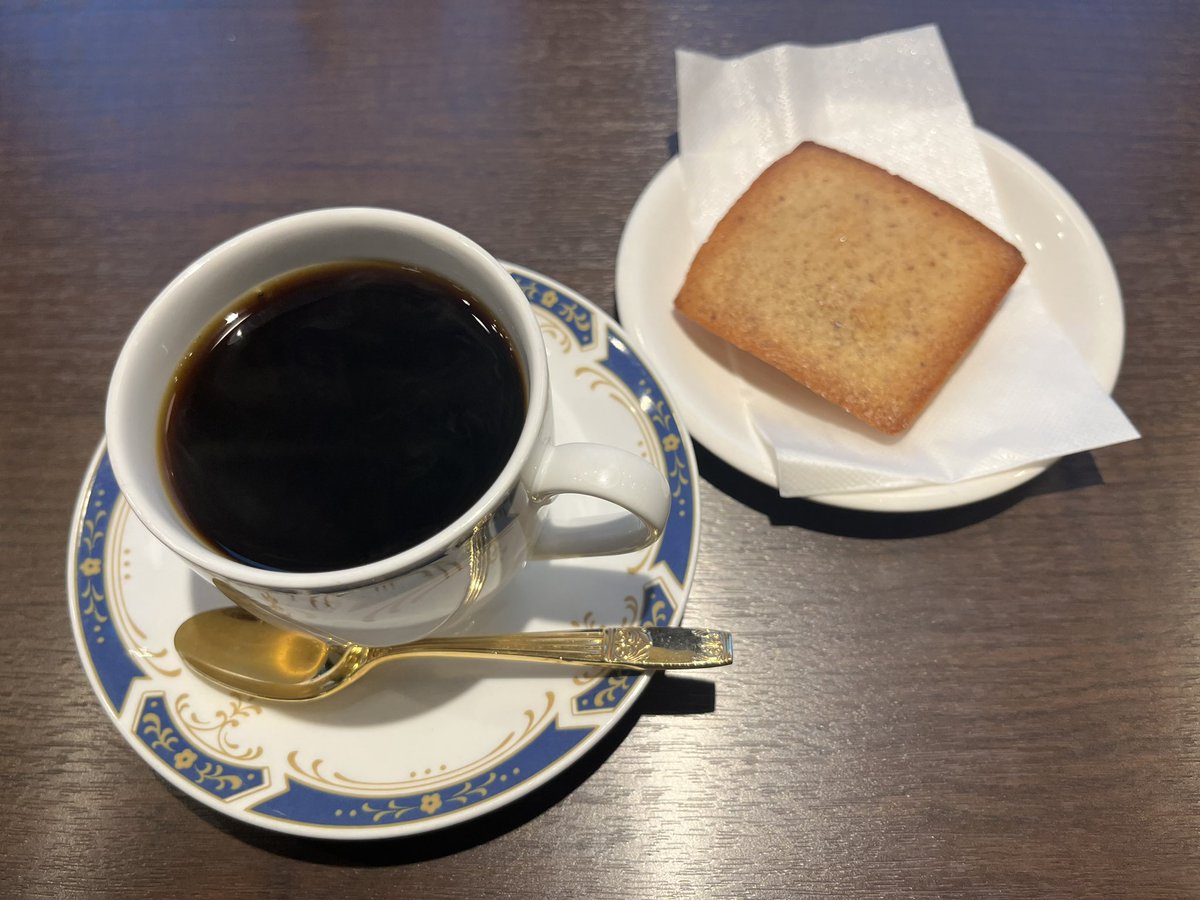 蒲田の駅前にあります『銀座 和蘭豆』
で少し時間潰し〜🎵
何かいい気分〜🎵
トゥルリートゥルリーラー🎵