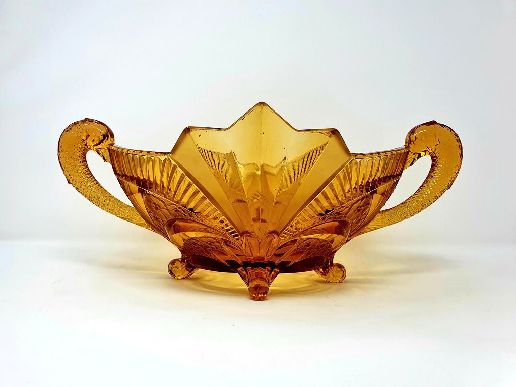 annasartdecouk's tweet photo. Striking #artdeco amber glass serpent bowl by Brockwitz. £45.
 https://t.co/xrlFJ6J3V1

#annasartdeco #glass #serpent #fish #brockwitz #brockwitzglass #germanglass #artdecoglass #vintage #vintageglass #1930s  #artdecolovers #antiquesandvintage #antiques #deco #decoglass https://t.co/mbhq37QPL8