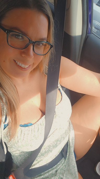 When its finally summer dress weather 💚💚💚 Happy Tuesday https://t.co/8Fn5ycQrhS