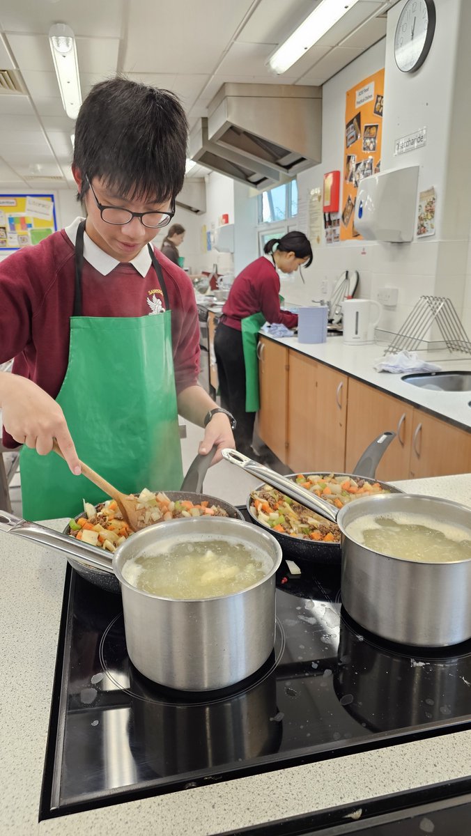 SawstonVC's tweet photo. Our Year 10 Food GCSE pupils and Inter Forum members cooked delicious traditional British food for the German exchange farewell party. It was a perfect way to say Auf Wiedersehen to our German guests!
#SVCFood #Germanexchange  #Interforum https://t.co/yXjWdheofo