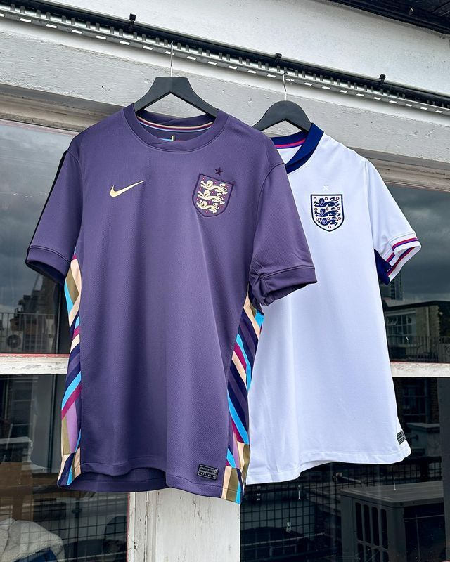 CaminoTV's tweet photo. Vraiment les maillots de l'Angleterre de cet euro sont chauds !  🦁

85€ avec notre code CAMINO 🎟️
- Domicile https://t.co/ixSqRepu34
- Extérieur https://t.co/4WGXVIJhp8 https://t.co/5WTkqmfpaV