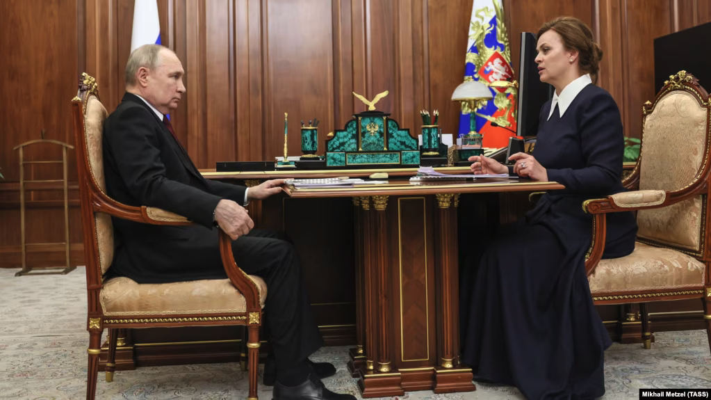 Власть в РФ переходит к «корпорации наследников»?

Путин назначил свою двоюродную племянницу на пост замминистра обороны РФ. Ее муж, Сергей Цивилев, уже возглавляет министерство энергетики РФ. Пост вице-премьера в РФ с недавних пор занимает сын друга Путина Николая Патрушева