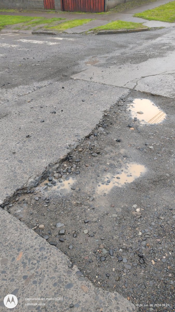 titohidalgo18's tweet photo. Calle victoria con Valparaiso #osorno trabajos que no se terminaron 
@Geosorno01 @InetTvDigital @muni_osorno @OsornoOficial @osornoonline2 @paislobo @SOYDEOSORNO1 @osornoonline2 https://t.co/RHlcrJyK5M