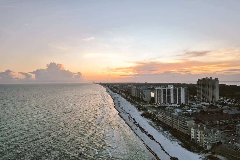 AHallPhotograph's tweet image. Does anyone need aerial photos or videos?
@BaytowneWharf @Sandestin
@TheMarketShops @SoWalBeaches @SouthWalton @DestinFWB @CityofMiramar #OurMiramar 

#droneshots #dronephotography #dronevideo #aerialpictures #marketingphotos #mediamarketing