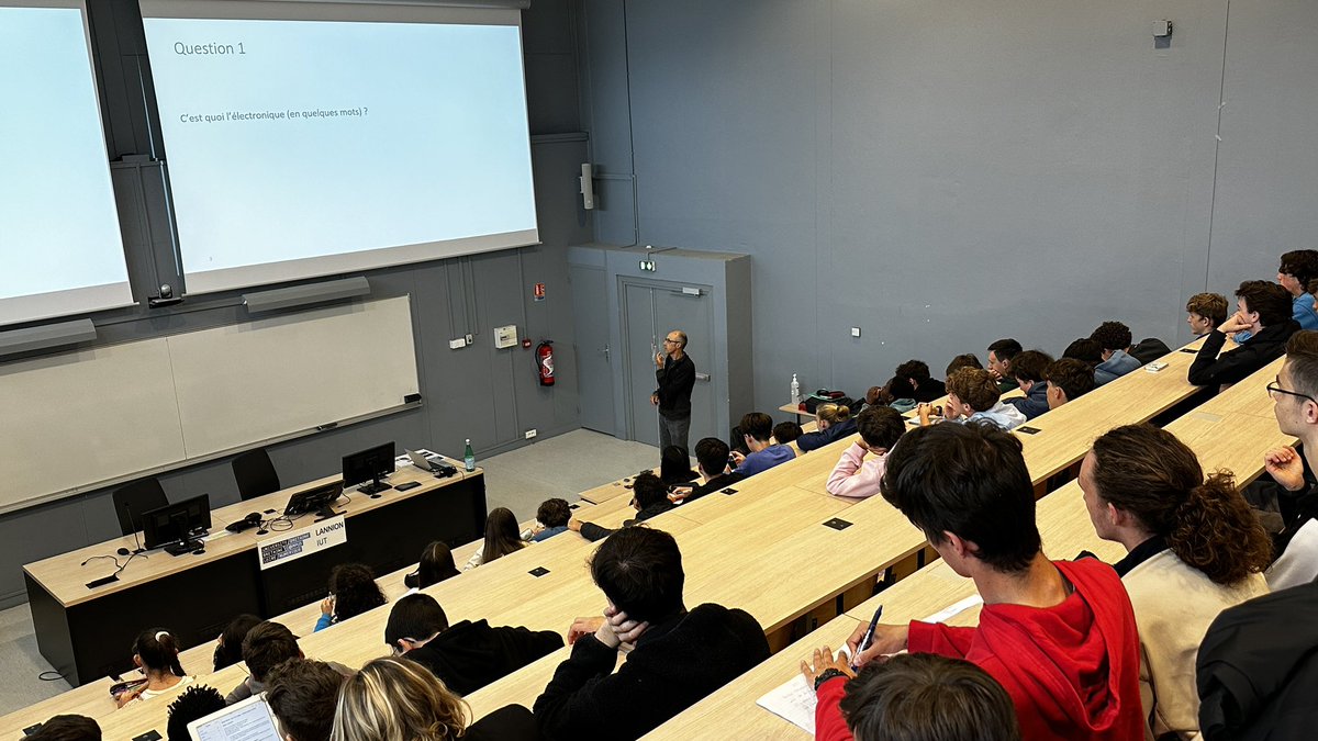 Campus des métiers et des Qualifications - Lannion (@cmqlannion) on Twitter photo 2ème jour de Stage CMQ : aujourd’hui, on parle électronique avec les jeunes en intégrant les aspects Soutenable et Souverain.
On démarre par un kahoot  avant l’intervention de notre expert Emmanuel Casseau de <a href="/enssat/">Enssat</a> 
Et cet après-midi, visite d’entreprises. 2ème jour de Stage CMQ : aujourd’hui, on parle électronique avec les jeunes en intégrant les aspects Soutenable et Souverain.
On démarre par un kahoot  avant l’intervention de notre expert Emmanuel Casseau de <a href="/enssat/">Enssat</a> 
Et cet après-midi, visite d’entreprises.