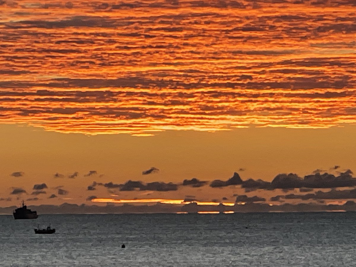 DorsetSeafood's tweet photo. Happy Summer Solstice! 🌞
We look forward to sundowners with you on Saturday 7th September when DJ OJ from @thenookcocktailclub
will be spinning some disco vinyl until 8pm! 🪩
The Music Stage line up will be announced soon - so
keep your eyes peeled!
#summersolstice https://t.co/A4UBUYb6Fb