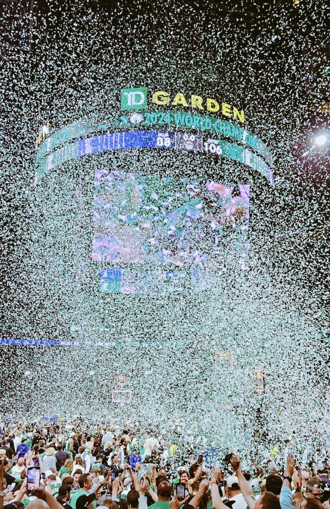 Ntaganda_'s tweet photo. 16yrs of waiting! I'm one of many who doubted the Jays duo at some point but the face of the franchise, Tatum has recently grown to become that unselfish leader, Great playoff run for Brown too. Let's go for that repeat now ☘️☘️☘️☘️☘️☘️☘️☘️☘️ https://t.co/kaHaIFIauu