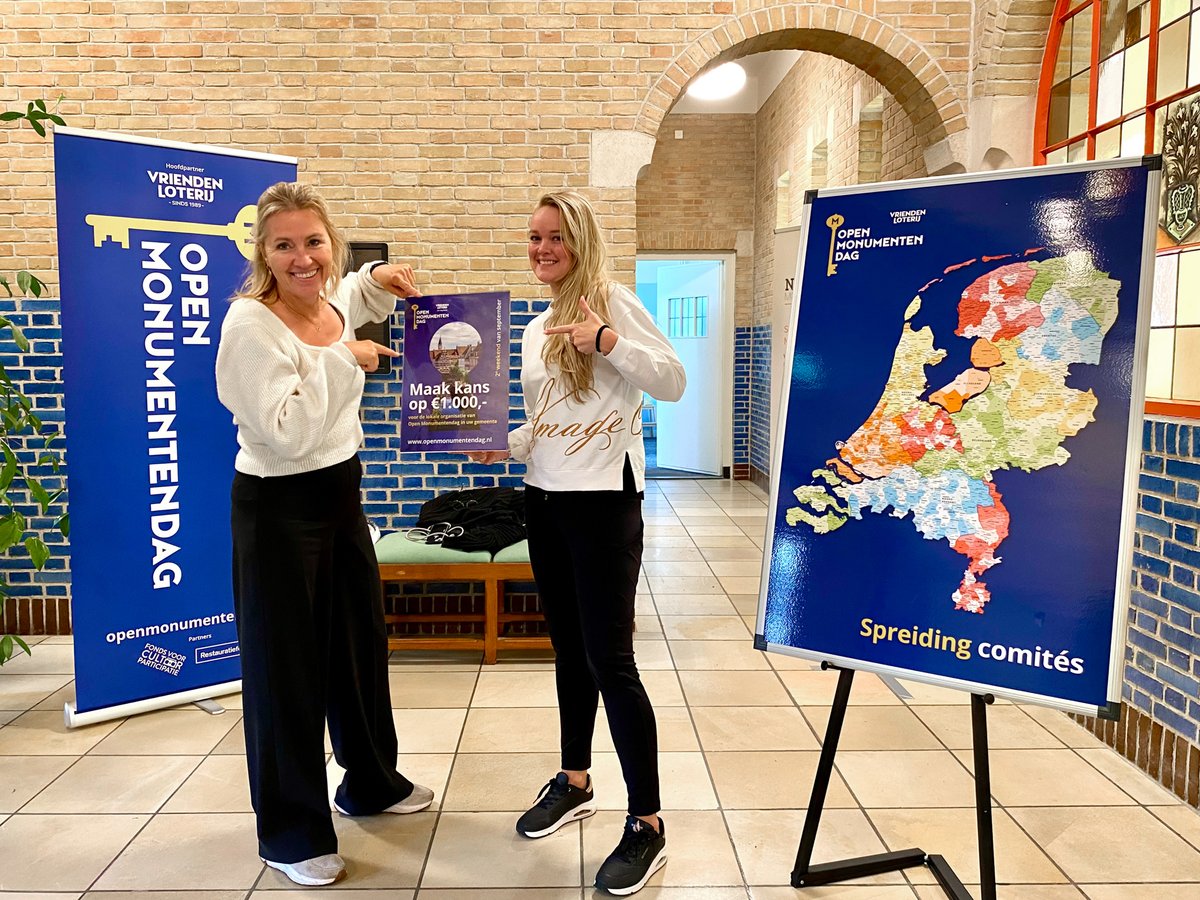 Volgende week zijn wij aanwezig bij het VNG Jaarcongres, het congres voor alle raadsleden, burgemeesters etc. van de NLse gemeenten. Willeke en Marina controleren nog even de materialen voor op de stand.

📆 25 - 26 juni
📍 stand 16
🌿 Hoogeveen Plants, Hazerswoude