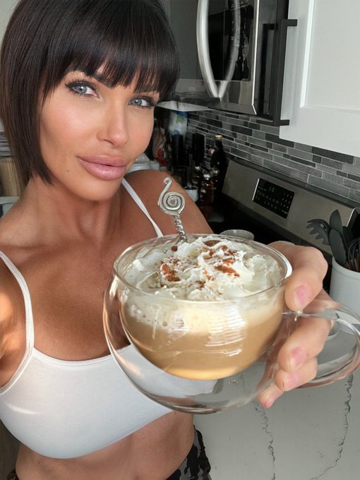 Rise &amp; Shine ✨ https://t.co/UTXj7eb6Z0<a href="/tag/hottness"class="tags"><span>#hottness</span></a><a href="/tag/screensaverworthy"class="tags"><span>#screensaverworthy</span></a>