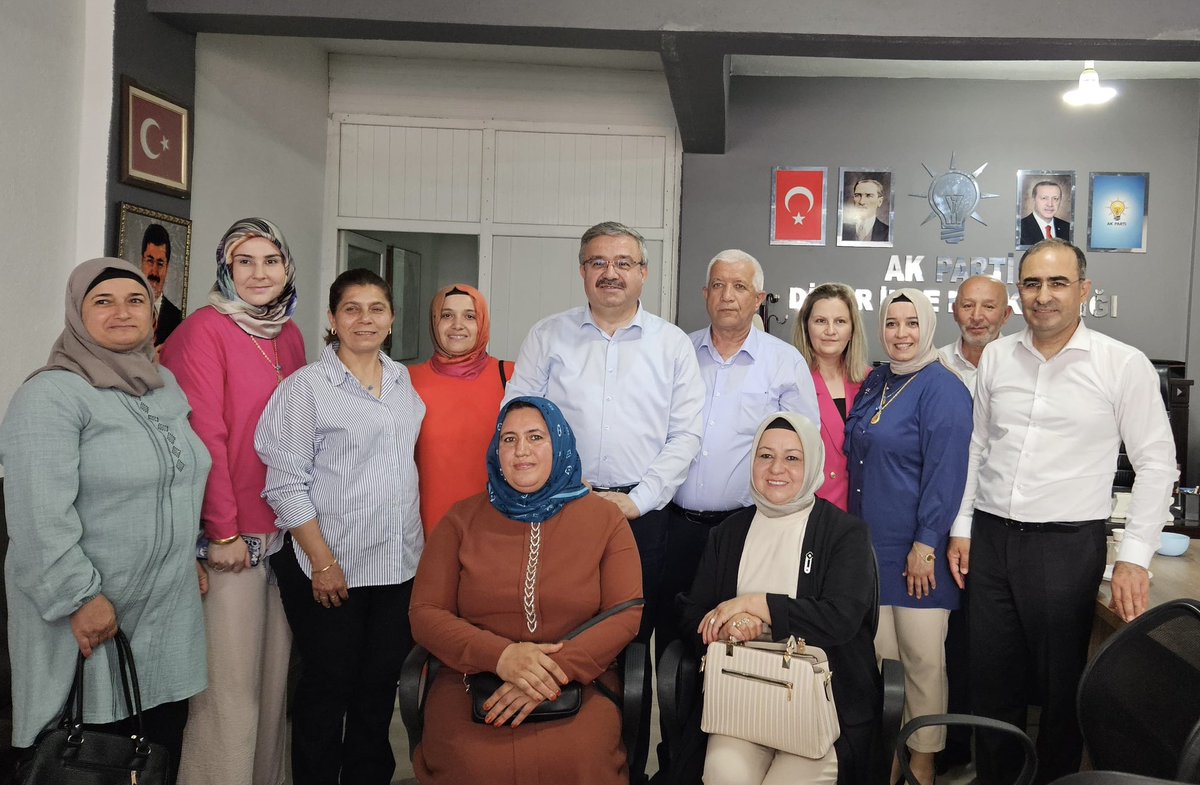 akpartiafyon's tweet photo. 📍Dinar / Teşkilat Bayramlaşması 
İl Başkanımız Hüseyin Menteş, Milletvekillerimiz Ali Özkaya, İbrahim Yurdunuseven, Hasan Arslan ve İl Genel Meclis Başkanımız Mehmet Siper ile birlikte Dinar İlçe Teşkilatımızı ziyaret ederek İlçe Başkanımız İbrahim Özgül, teşkilat mensuplarımız ve hemşehrilerimizle bayramlaştılar.