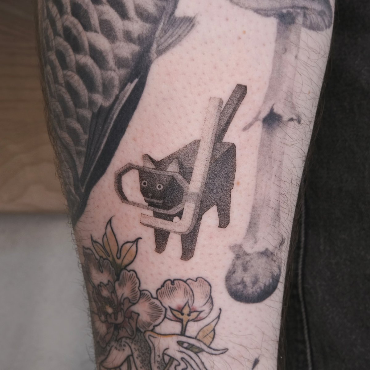 citruslucy's tweet image. katamari scuba cat tattoo from my low poly flash for sam! 🐈‍⬛🤿