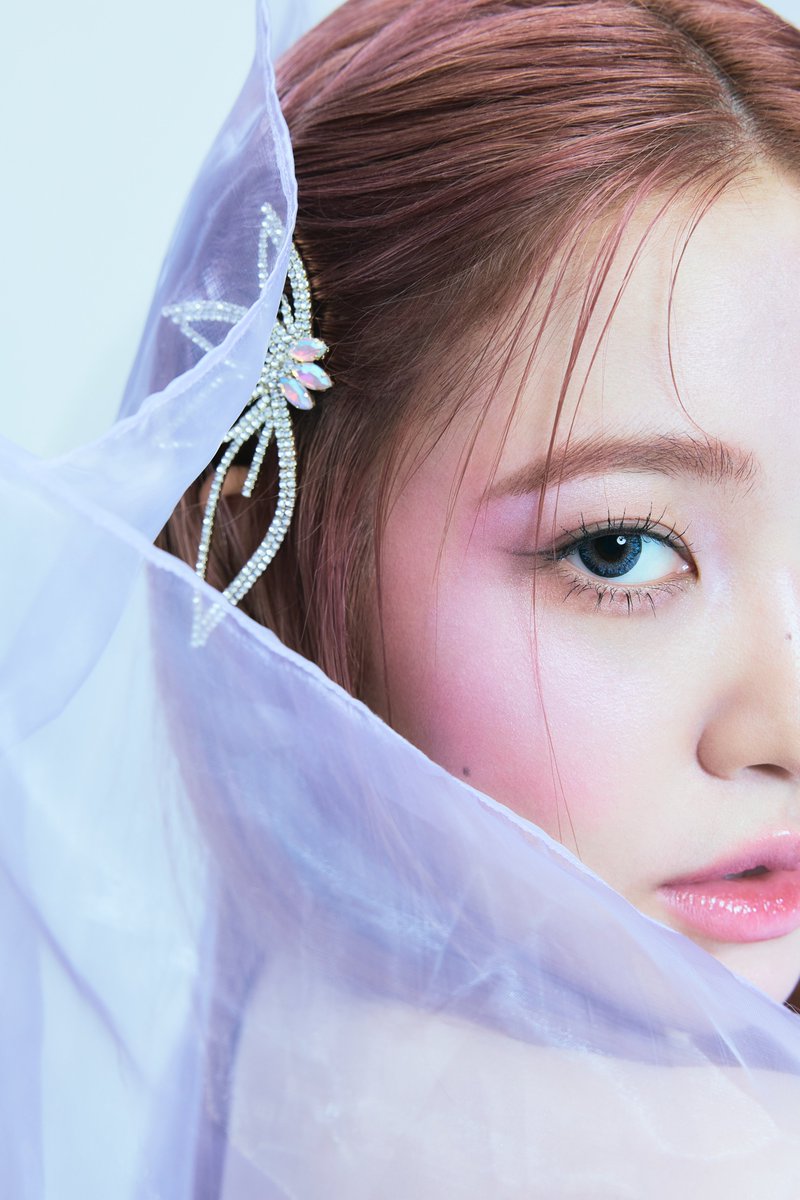 RVsmtown's tweet image. Red Velvet 'Cosmic' - Midnight sun : YERI

💫 2024.06.24 6PM KST

💿 Pre-Save &amp;amp; Add &amp;amp; Order
RedVelvet.lnk.to/Cosmic

#레드벨벳 #RedVelvet
#예리 #YERI
#코스믹 #Cosmic
#RedVelvet_Cosmic