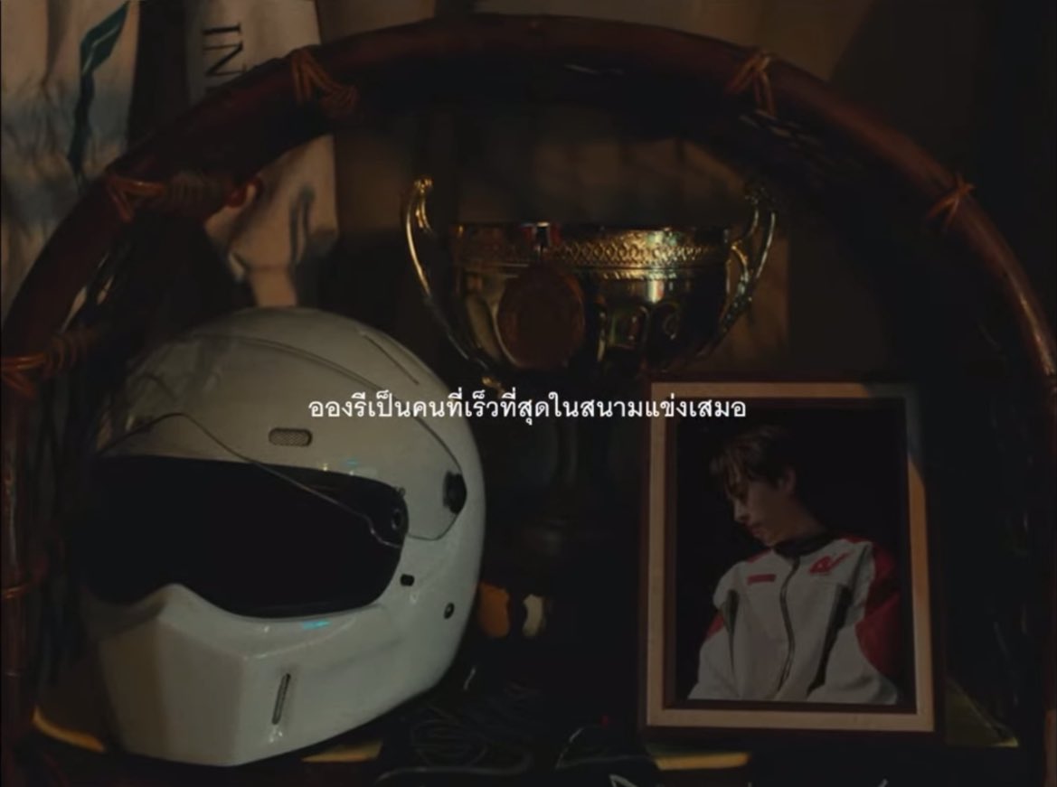 ongjiwtinyb's tweet photo. อองรีเป็นคนที่เร็วที่สุดในสนามแข็งเสมอ แต่เรื่องความรักกลับช้าที่สุดเสมอ 😭😭😭😭

Onglee's Perhaps Song OUT NOW
#ONGLEE_อาจจะเป็น https://t.co/EEOVBLwKEL