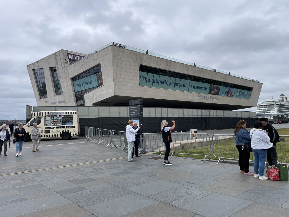 bluebadgeguide's tweet photo. Is this any way to treat our waterfront? Is this anyway to treat visitors coming to view the waterfront and the statue of The Beatles? If the waterfront were a building, it would be listed and protected @lpoolcouncil @CultureLPool @liamrobinson24 @VLBiz @CultureLPool @LCRMayor https://t.co/XvcnvcAcPW