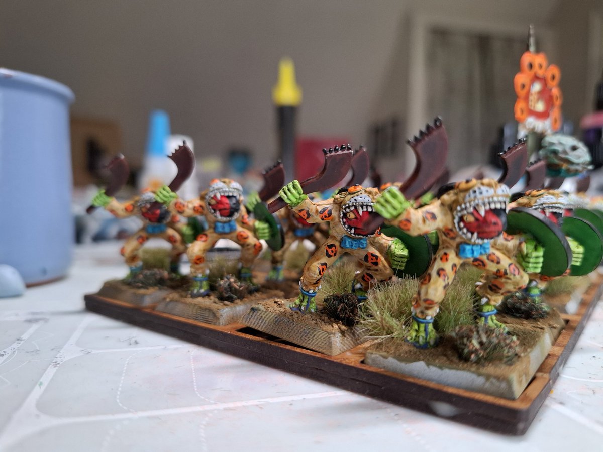 BloodBowlWFC1's tweet photo. Waiting to be seen by the dentist 😬. So here is an almost finished regiment of #Slann Jaguar Warriors https://t.co/Qqenc8KVm7
