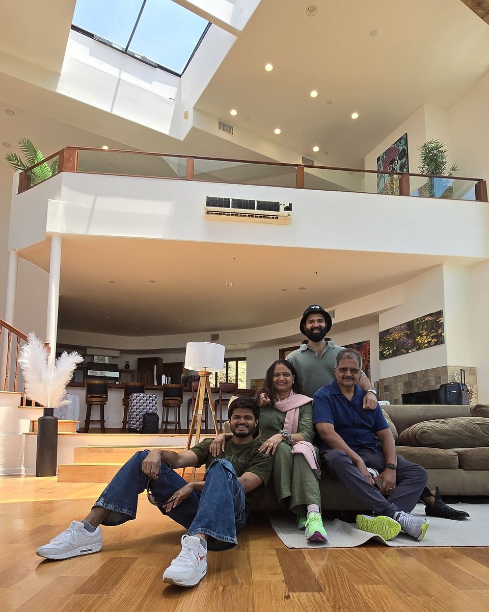 pavankumar__123's tweet photo. Devera Family 😍😘

@ananddeverkonda @TheDeverakonda #VijayDeverakonda #AnandDeverakonda #DeveraFamily https://t.co/MuMCHqxy9Q