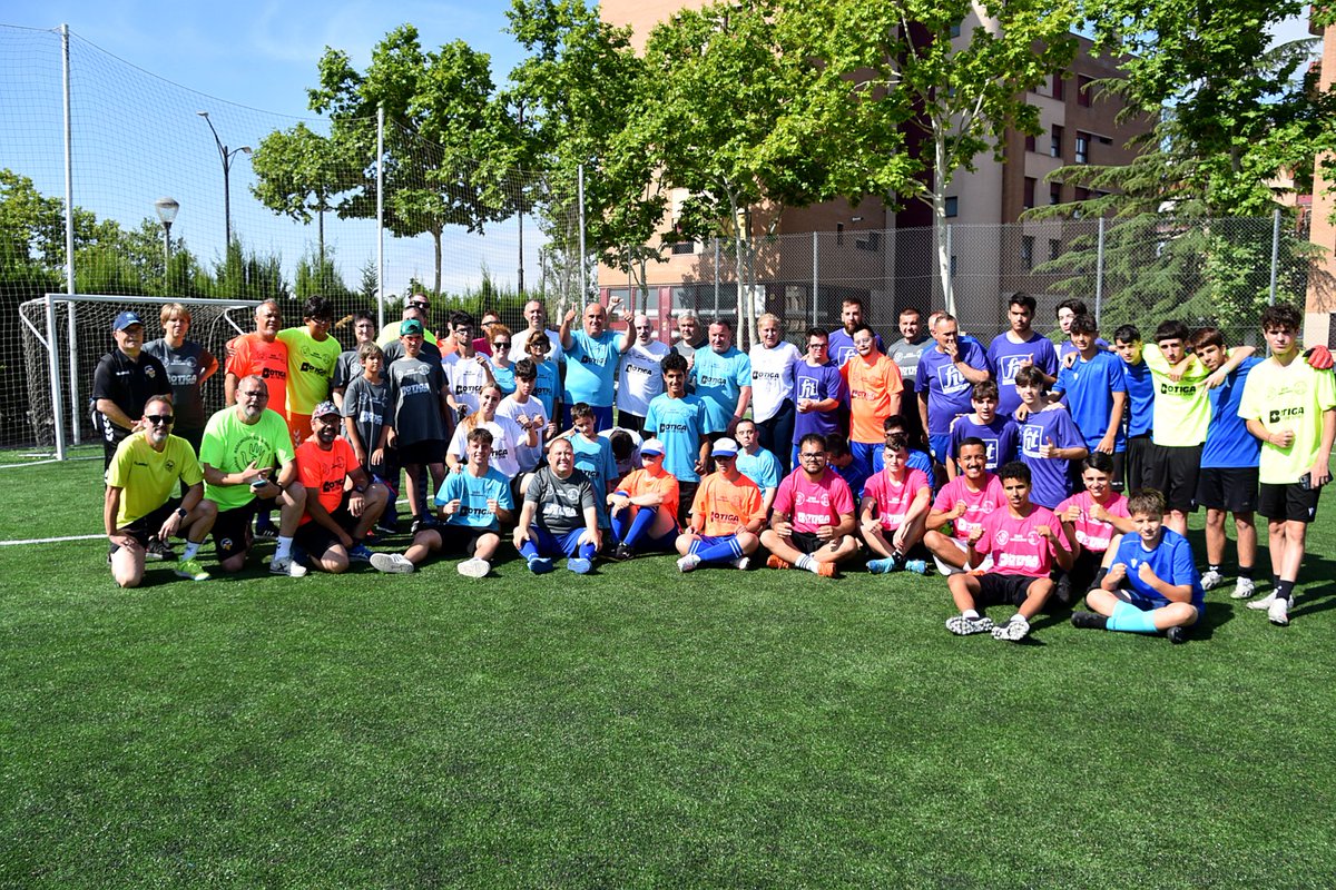 El torneo Futbol para tod@s volvió a partir la pana y dar una lección de buen rollo e inclusividad.

Más de 50 jugadores y jugadoras se mezclaron, se fusionaron y disfrutaron de lo que más les gusta: ⚽️⚽️⚽️

#Torneo2024