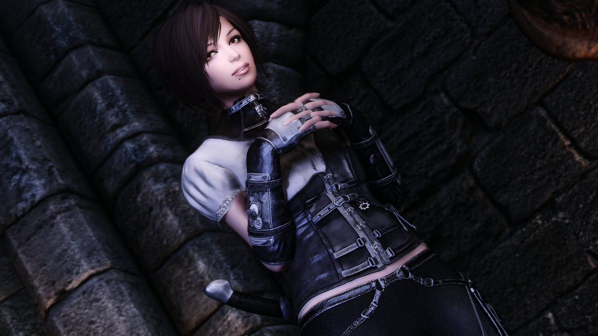 roundrovin's tweet photo. #SkyrimSE
DD Halcon Cloth 3BA

（双子の姉と違って）肌を露出することに抵抗のあるレオミュールにとって「人前に出れるレベルの服装」はおおむねこれぐらい。 https://t.co/E4p4sV7iX9