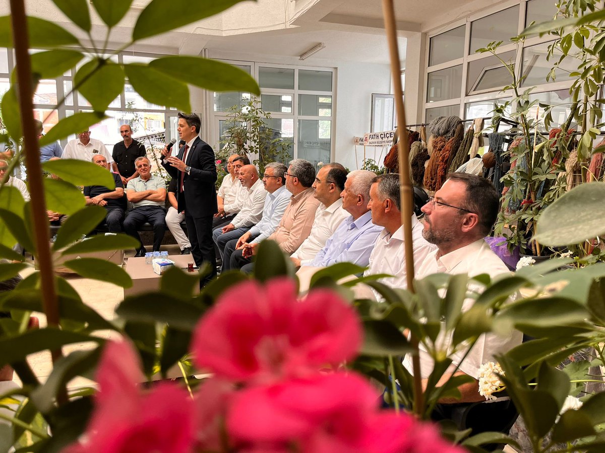 akpartiafyon's tweet photo. 📍Dazkırı - Başmakçı - Evciler / Teşkilat Bayramlaşması 
İl Başkanımız Hüseyin Menteş, Milletvekillerimiz Ali Özkaya, İbrahim Yurdunuseven, Hasan Arslan ve İl Genel Meclis Başkanımız Mehmet Siper ile birlikte üç ilçe teşkilatımızla bir araya gelerek, teşkilat mensuplarımız ve hemşehrilerimizle bayramlaştılar. 

AK Dava’mızın çatısı altında birlik ve beraberliğimizin çoğaldığı nice bayramlar diliyoruz.