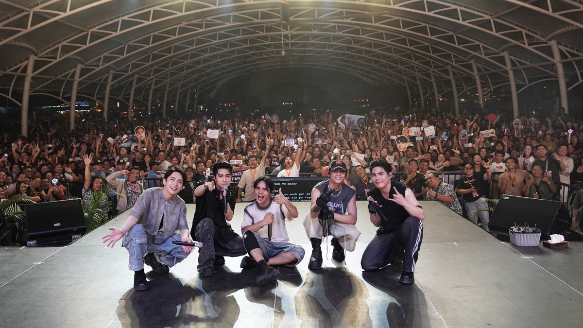 SB19Official's tweet photo. Daghang salamat, Agusan Del Sur! Thank you for an incredible night at Naliyagan Festival. Talaga nga namang the chosen one! Until next time! 💙 

#SB19 #NaliyaganFestival https://t.co/5BsWUAtEPE