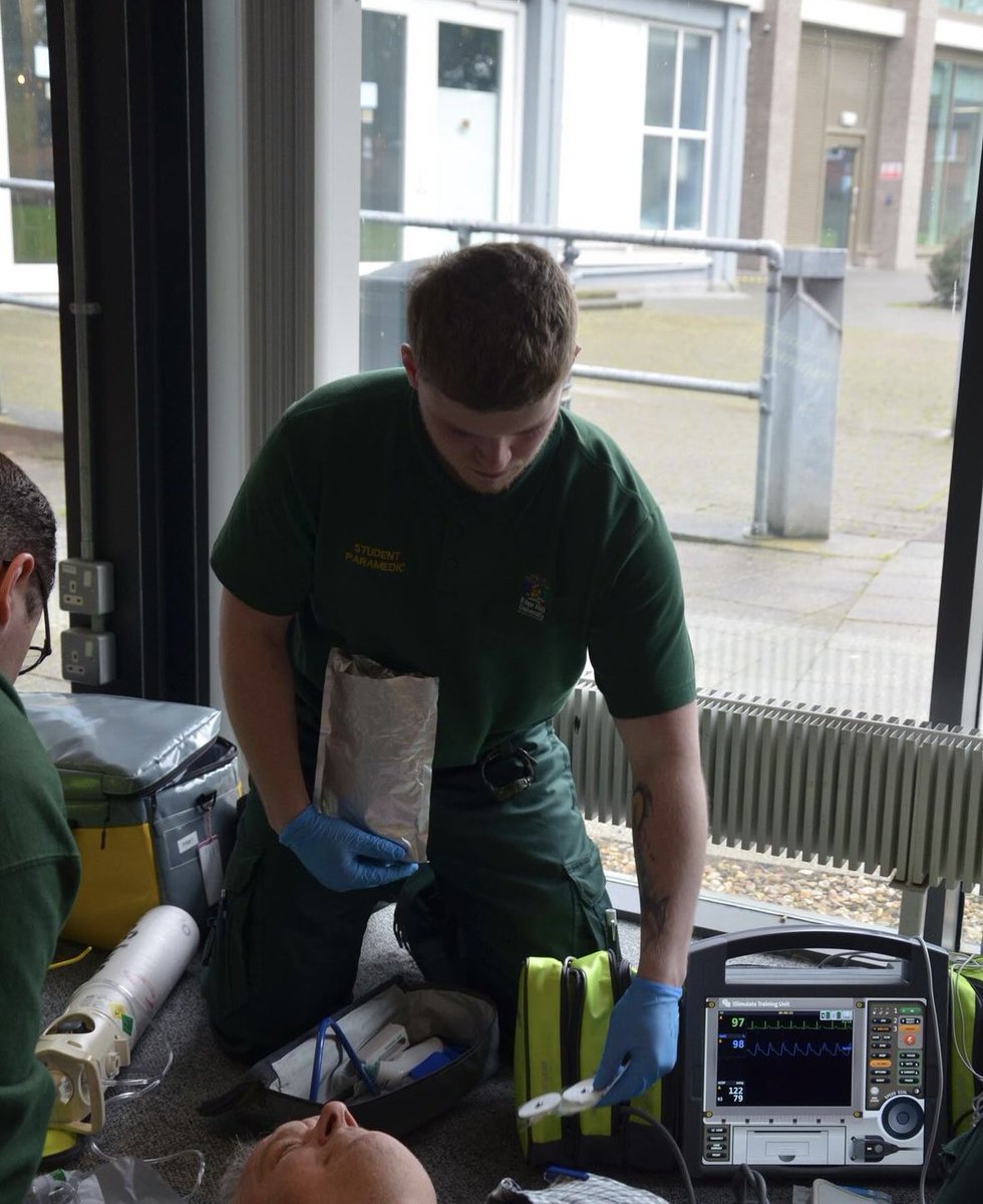 UG paramedics working together in flash teams so effectively, demonstrating mutual respect and lots of support for each other. Here is Team 8 treating a patient who had sustained a head injury and has a seizure. Good job by all involved! Well done Team!