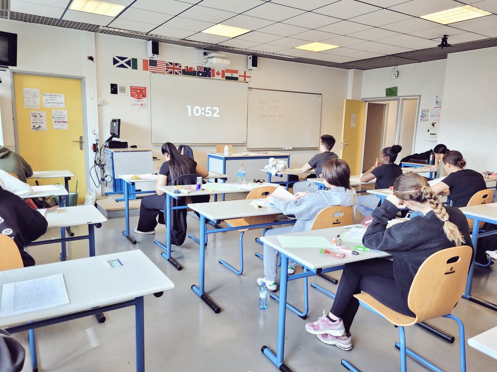 ldvcnrd's tweet photo. Ce 18 juin, c'est :

⭐️⭐️ l'appel du général de Gaulle

 🦉📚 le jour de la philo pour les anciens 1re G³, désormais en fin de terminale

🏫📲 la fin de la publication ici de nos 437 portraits de résistants de l'Éducation nationale https://t.co/UbUU28NVol

#cnrd2023 #bac2024 https://t.co/uXyHhgUjUm