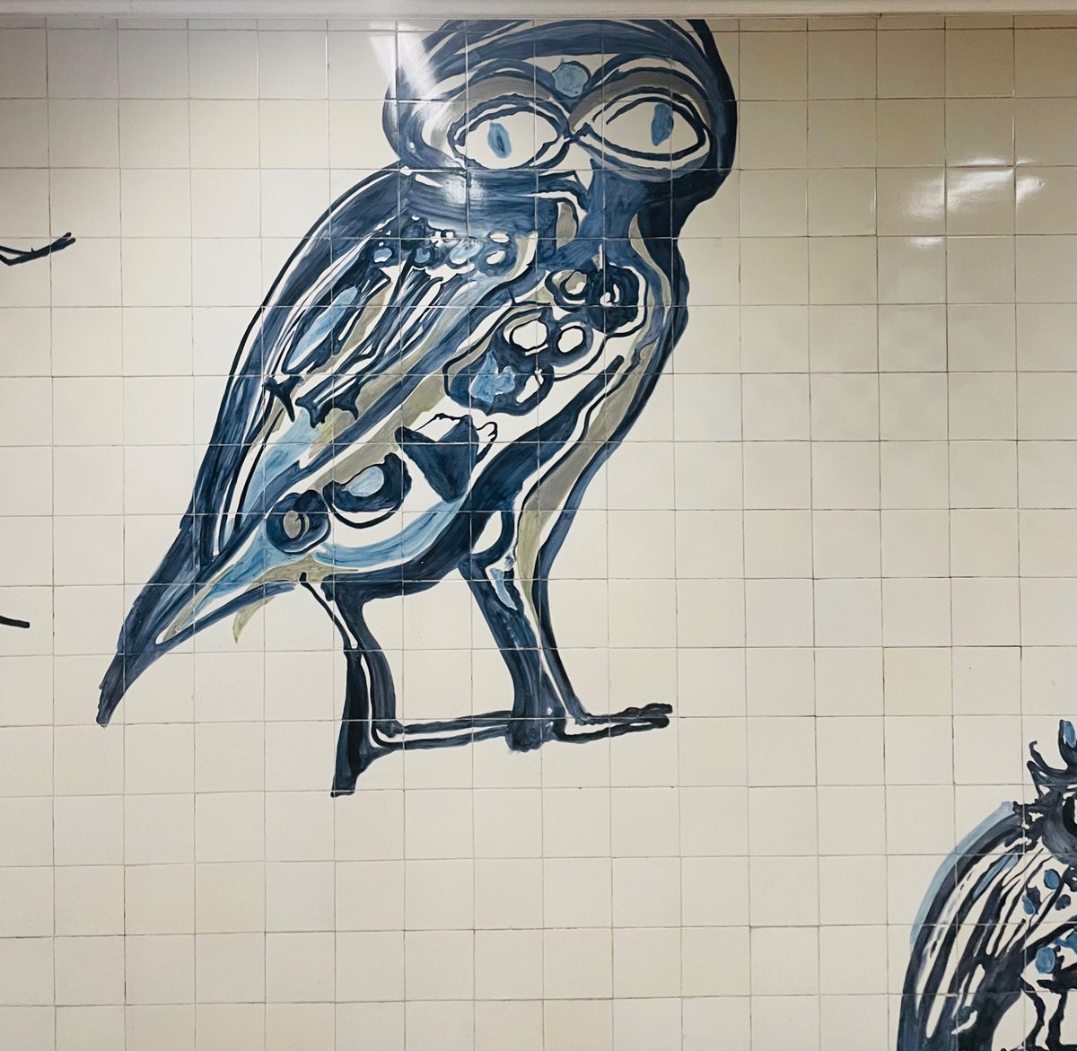 The tube exit to the venue for today’s EPSSE pre-conference on feminist philosophy of emotion (and the first day of the annual conference tomorrow) is adorned with a quote from Socrates and an owl that is quiten possibly the cousin of our logo owl <a href="/EPSSE1/">EPSSE</a>