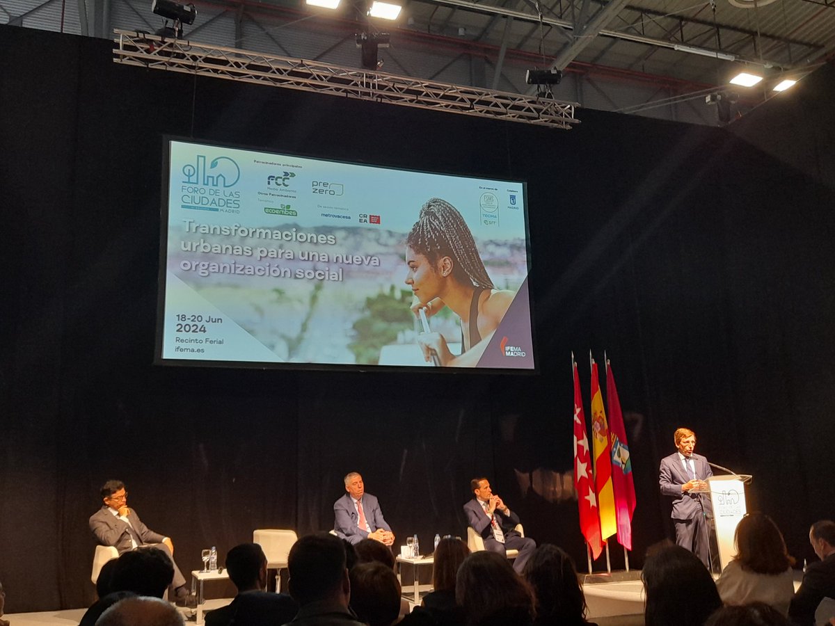Mayores_Hoy's tweet photo. El alcalde de @MADRID José Luís Almeida presenta el Foro de kas ciudades en presencia de @onuhabitat destacando que Madrid aspira al objetivo de reducir las emisiones, y que sea atractiva para todas las personas. Predisposición que vimos en la Jornada de #ViviendasAccesibles https://t.co/F1v7YQmpsb