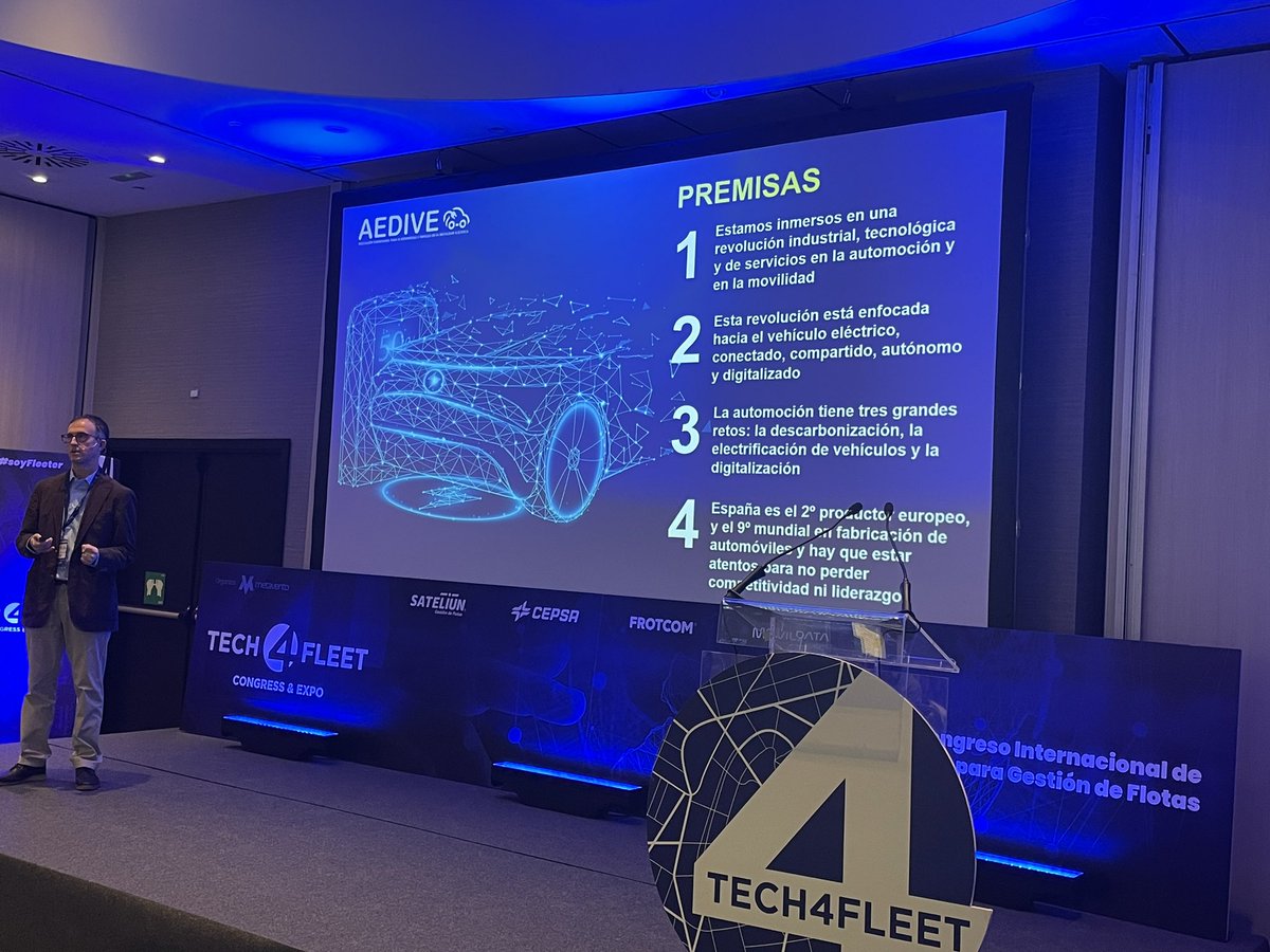 joseluisportela's tweet image. Un placer presentar a @AEDIVE en el congreso de #tech4fleet
