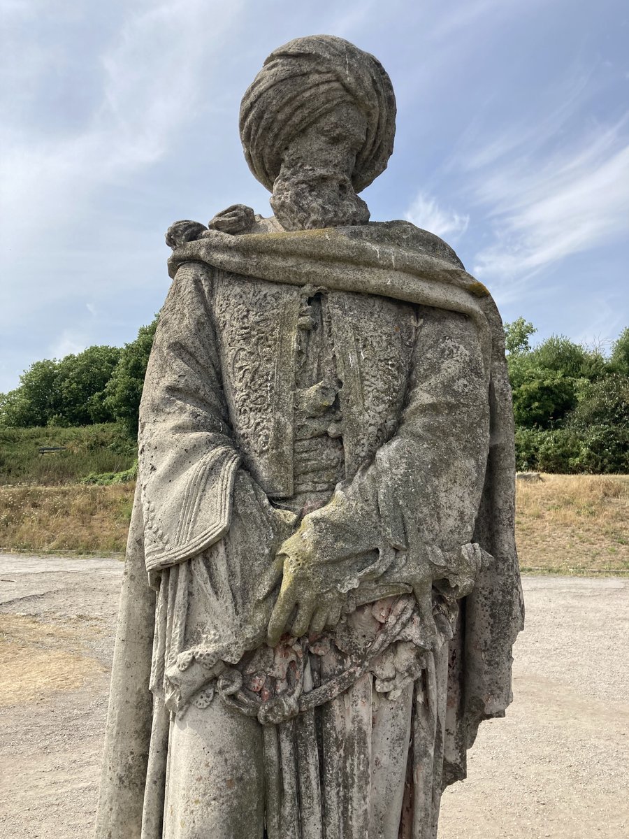 Join us for a unique artistic journey with Carlos Cortes in Crystal Palace Park this Sunday 23rd June! Explore the way people &amp; nations were represented by the sculptures on the Upper Terrace &amp; unleash your creativity. Book here 👉 eventbrite.co.uk/e/palace-peopl… 
<a href="/LFArchitecture/">London Festival of Architecture</a> #SE19