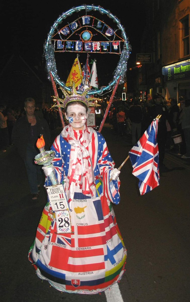 CarnivalPhotos's tweet photo. From the archives...

World Liberty by Alexandra Morgan
Frome Carnival 2007

@FromeCarnival https://t.co/NBhflB3tVi