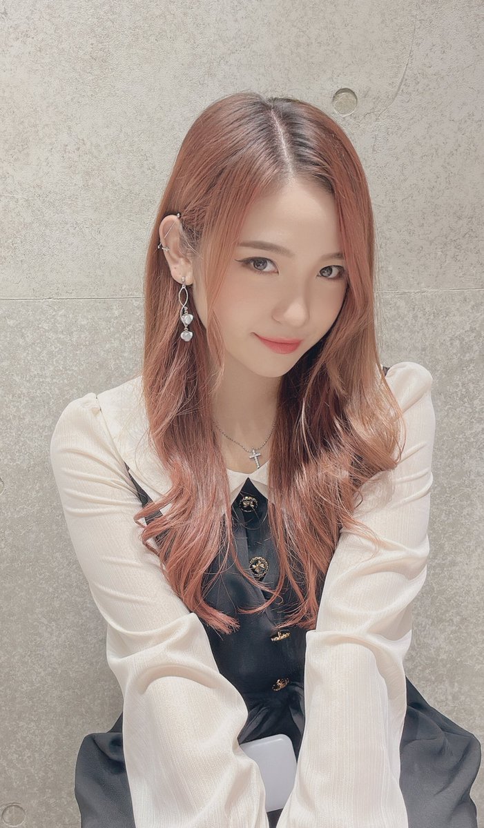 こんにちは✨
15日チェキ会ありがとうございました!
久しぶりに皆に会えた(T^T)
まじでいつも皆かわいい♡
今回ゆっくり話せて良かったです☺️
東京すごく楽しかったです︎💕︎
会いに来てくれて感謝です✨🙏