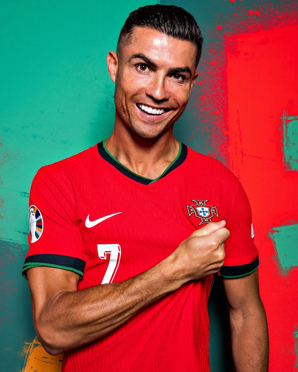 If Ronaldo 𝗦𝗖𝗢𝗥𝗘𝗦 𝗙𝗜𝗥𝗦𝗧 against Czechia today we’ll giveaway a new Portugal shirt with his name on the back!👕🇵🇹

Retweet &amp; follow us to enter!