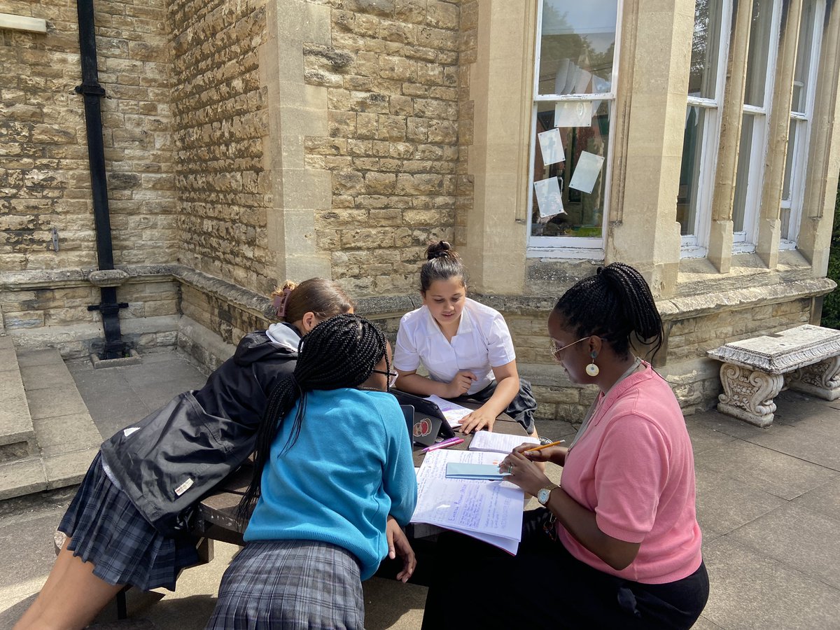 BGS_JuniorSch's tweet image. Our #BGSYear6 Exhibition mentors have been visiting us this morning supporting each of our Exhibition groups with preparing for our Exhibition!
#PYPExhibition #BGSIBPYP #IBPYP