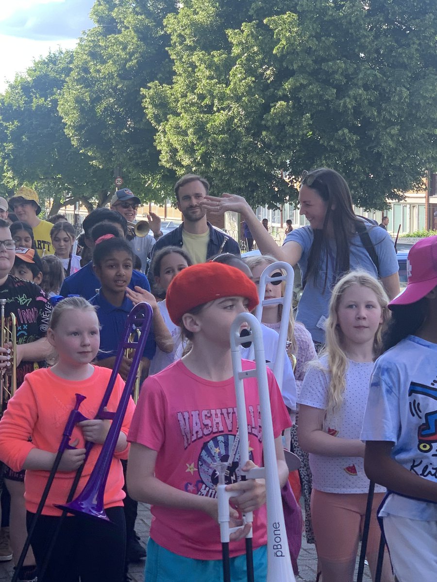AltonRenewal's tweet photo. Last nights procession was brilliant (as was the weather !). Thank you @MusicWandsworth @heathmereschool @GranardSch https://t.co/5zvuo180B1