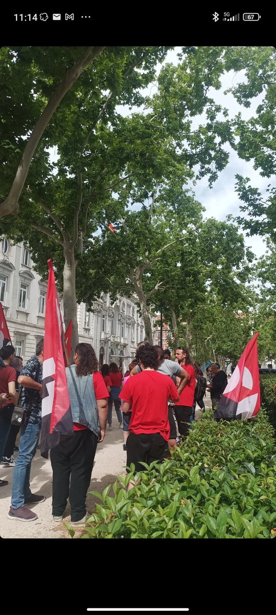 Ya estamos concentrados frente al Tribunal Supremo en defensa de las compañeras de La Suiza. ¡Hacer sindicalismo no es delito! <a href="/CNT_Prensa_MMCC/">Prensa y Comunicación @CNT_Madrid</a> <a href="/CNTCentro/">CNT R. Centro</a> <a href="/6delaSuiza/">6 de la Suiza</a>