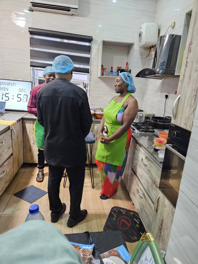 PeterObi's tweet photo. In consonance with my commitment to encouraging our young people towards entrepreneurship and expertise, I showed up this morning to cheer on Chef Grace Nwaokobia @chefgraceggk as she made us proud by breaking the Guinness World Record for the https://t.co/0kAJYJB5Qo